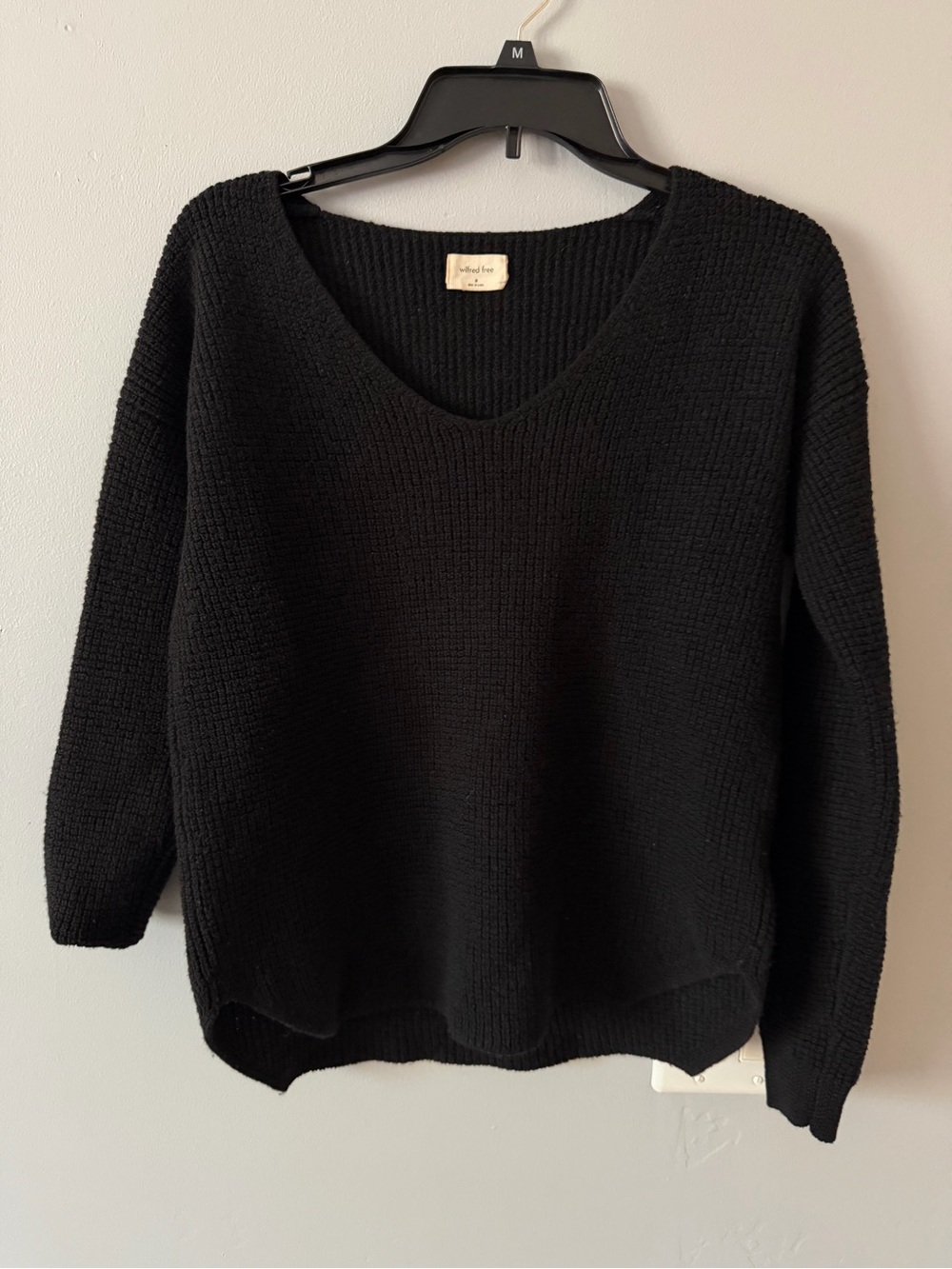 #003 Wilfred Black V-Neck Textured Knit Sweater, size Med